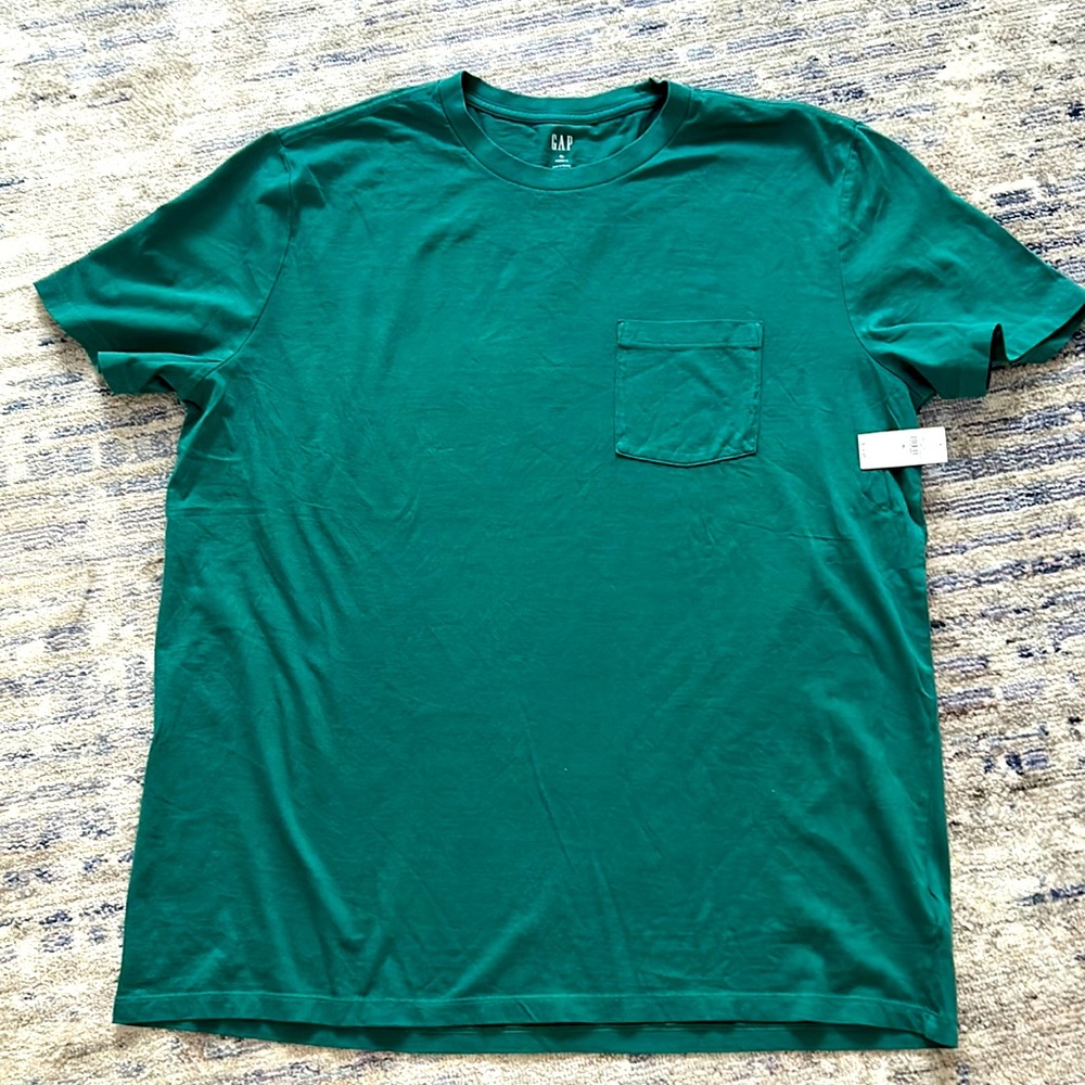 Gap pocket tee